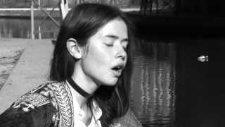 Flo Morrissey - Pages Of Gold (Acoustic Session)