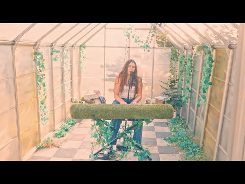 Emilee Moore - Hanging On (Intimate Version)