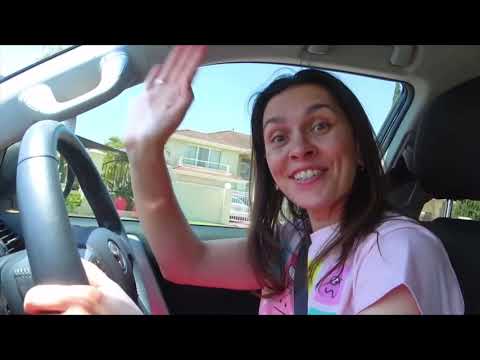 Nós estamos no carro (We Are In The Car) but it’s just the mommy driving