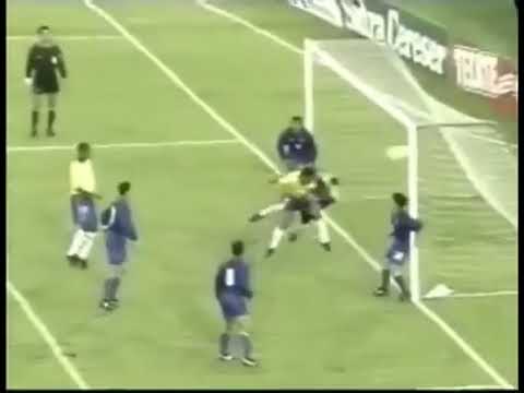 Edmundo (Brasil) - 08/02/1998 - El Salvador 0x4 Brasil - 1 gol