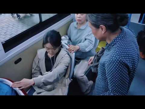 【พากย์ไทย】สาวไม่ลุกให้ที่นั่งจนถูกด่า พอลุกขึ้นกลับทำทุกคนผวา!
