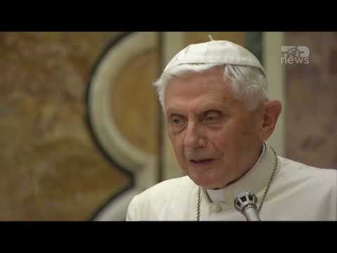 Top News - Benedikti XVI shumë i sëmurë / Papa Francesku jep lajmin e keq për paraardhësin e tij