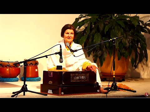 Stille Meditation und Mantrasingen Satsang mit Shaktipriya - Yoga Vidya Live 07:00 Uhr 01.09.2020