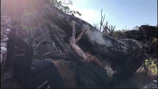 Video thumbnail of Disco Voador, V3. Cocalzinho de Goiás