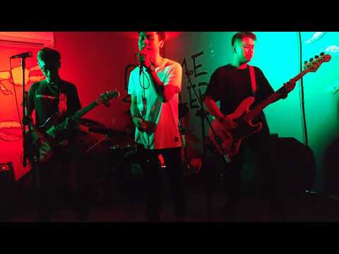 Terbang Tinggi dan Tenggelam Live