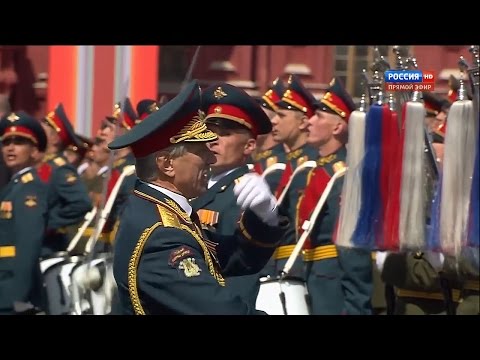 Сводный оркестр под управлением Валерия Халилова завершает Парад Победы