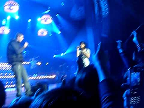 Lily Allen - Just Be Good To Green (With Professor Green) (Live November 2009)