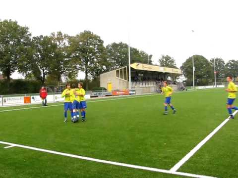 Blauw Geel'38/OW B1 - HVCH B1 4-0 (Hier de 1-0 van Stefano Verburg)