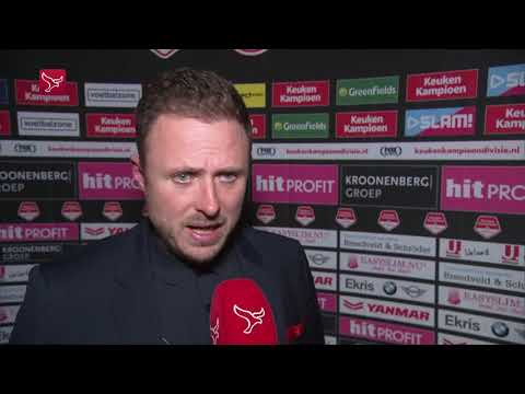 Coach Michele Santoni van Almere City