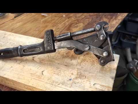 1882 Bulldog Nail Extractor