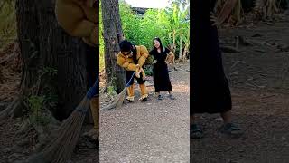 Download lagu kak cantik suruh Buto nyapu mp3