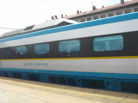 Odjezd vlaku SC 511 Pendolino ze stanice Praha hlavní nádraží