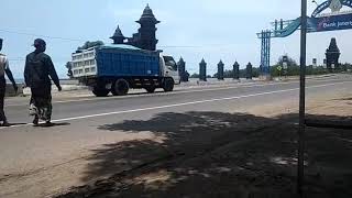 Download lagu Santry hadang truk mp3 Download lagu Santry hadang truk mp3