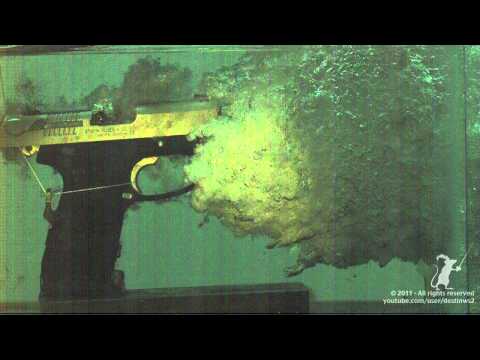 【每天更聰明】慢動作看手槍在水下發射！　High Speed Video of Pistols Underwater - Smarter Every Day 19