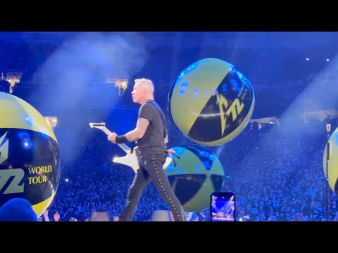 Metallica - "Seek & Destroy" 11/10/23, Detroit, MI. Ford Field, from the Snake Pit (4K)
