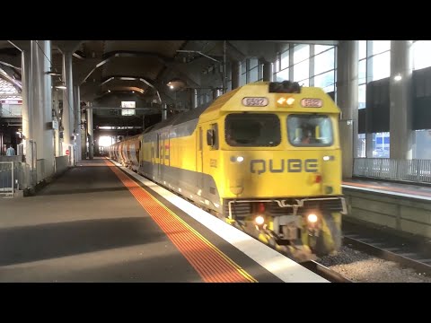 G532 9343 Apex Quarry Passing Southern Cross Station