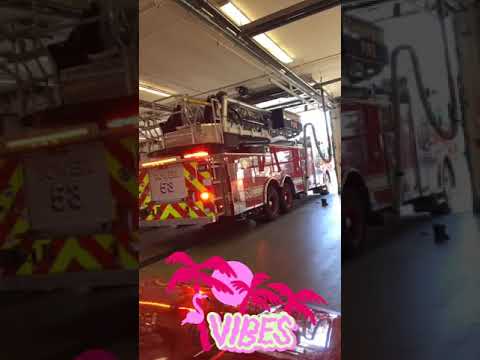 Schaumburg, Illinois Fire Department Tower 53 Responding Video