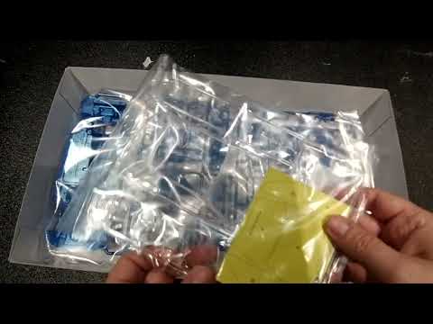 Unboxing video Subaru Impreza WRC 1999 (22B) by Tamiya