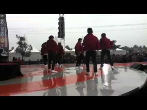 XO-IX @Hip Hip Hura 20-11-2011