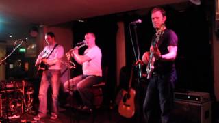 Buachaill On Eirne live@The Orchard performed by Acoustic Groove