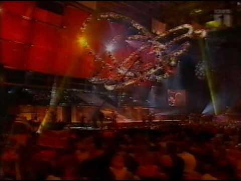 Olsen Brothers - Fly On The Wings Of Love - Walk Right Back (Live Eurovision 2001)