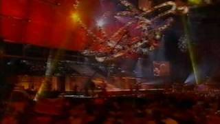 Olsen Brothers - Fly On The Wings Of Love - Walk Right Back (Live Eurovision 2001)