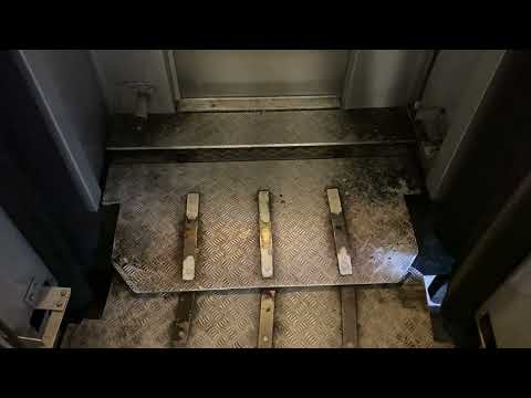 Ausfahrt Bern, Gleis 13: ABt 942 e B 628