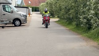 Kawasaki GPZ 900 motorbike | Image 4 - Autoline