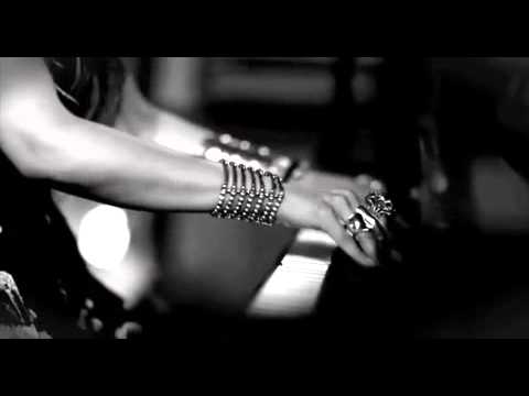 Lena en el Happy Hour