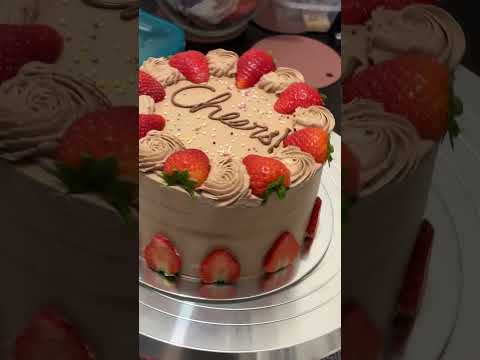 #cakedecoration #cake #simplecakedecorationideas #cakedesign #chocolatecake #strawberry cake #cakes