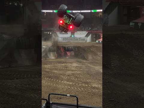 Grave Digger Backflip!!! #monstertrucks #monsterjam #monsterjamfreestyle #shorts