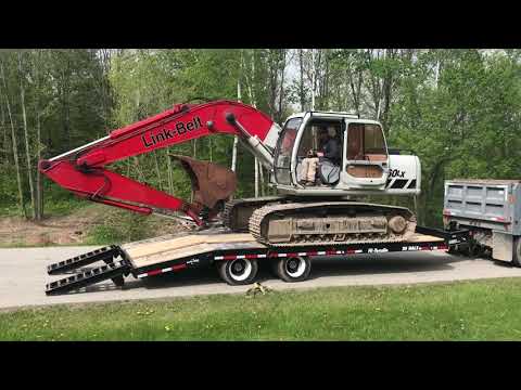 Link-Belt 160 LX unloading from Eager Beaver 20 HALX trailer