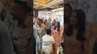 Download lagu gandeng terus istri cantiknya Takut hilang ya papa Raffi mp3 Download lagu gandeng terus istri cantiknya Takut hilang ya papa Raffi mp3