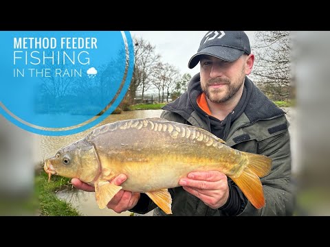 Method Feeder Fishing In The Rain For Carp!