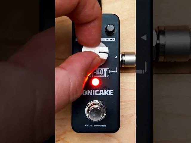 Vídeo relacionado con SONICAKE Auto Wah Pedal de efectos Guitarra Bajo Filtro de envolvente Funky Cry-Bot
