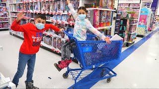 Download lagu Heidi and Zidane at the Children's Toy Supermarket Lots of different toys for kids! mp3