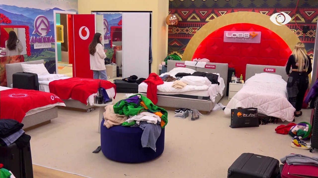 Vendosi kapakun..., debat dhe ironi mes Françeskës, Ilnisës dhe Meritonit