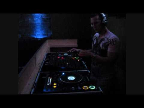 Deckaboys @ Mackenzie - ''Commercial Cutz''  Bristol , by Exxxit & DeeJay FreeQue   part 1.