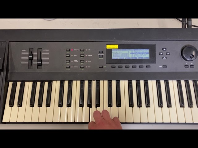 820117 Kurzweil K2000 Synthesizer (vaatii korjausta/needs repair)