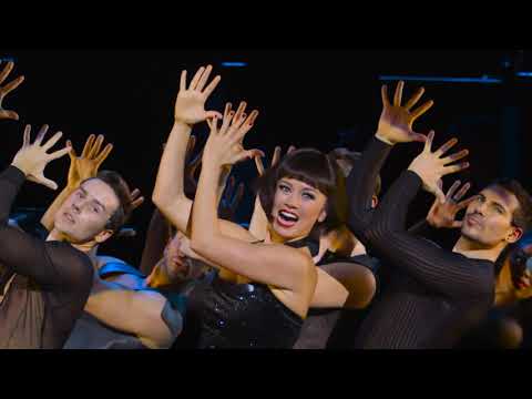 The cast of Chicago Australia performing All That Jazz