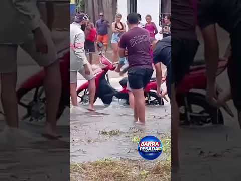 a cidade de Santa Rita Maranhão está sendo castigada pelas fortes chuvas que tem caído na cidade.