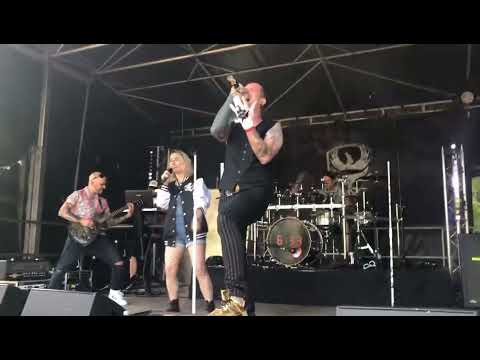 6:33  (Holy Golden Boner) live au KAVE FEST 2022