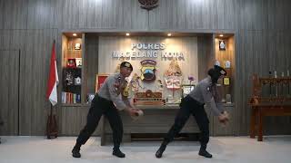 Download lagu TARI SLUKU SLUKU BATOK, OLEH PAK POLISI DAN BU POLWAN MAKO VIRAL (TUTORIAL REKOR MURI 2) mp3