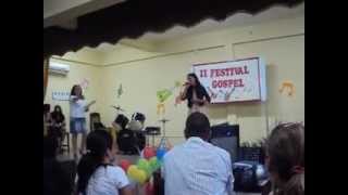 Ana Karla cantando hallelujah no 2° festival gospel do Ceb