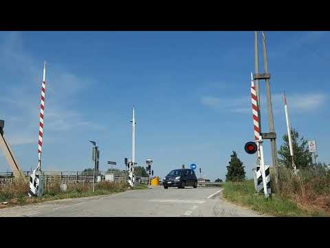 Level crossing #19 - Pontelongo - Via San Valentino #railroadcrossing