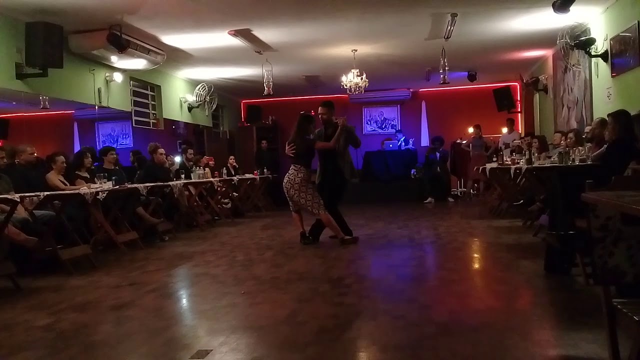 Mario Sergio e Marina na prática Los Hermanos