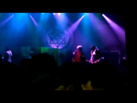 EVA junto a HIM en Teatro Flores, Buenos Aires MOSTRARTE LA LUZ