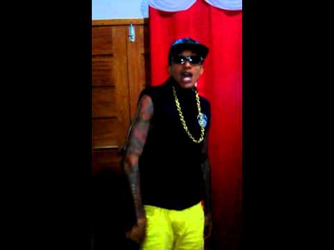 Mc Príncipe música princesinha vai/vem