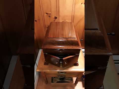 Bimini Bay - Fox Trot. By Colonial Novelty Orchestra. Composers: Egan And Whiting