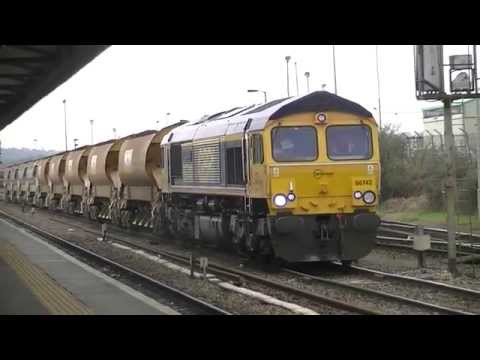 **NEW GB RailFreight FREIGHT FLOW** 66742 leaves Westbury with 6M40 to Stud Farm